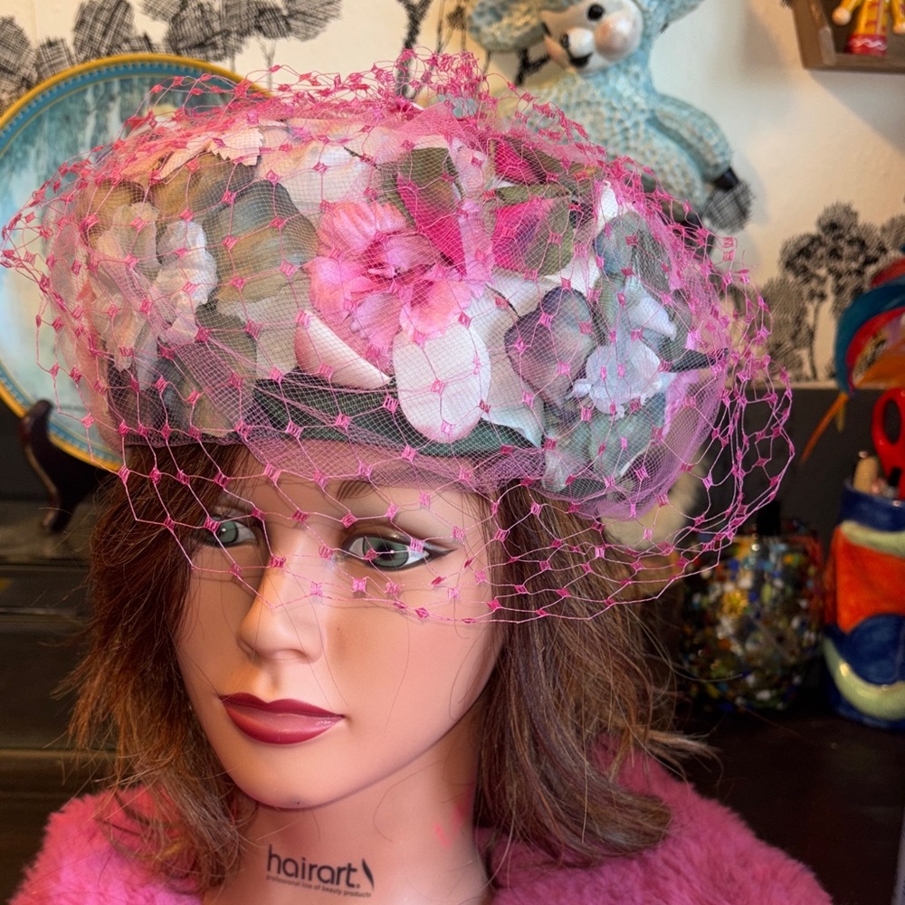EUC VINTAGE GENE DORIS pillbox or halo hat. 1950s and 1960s fashion. It f